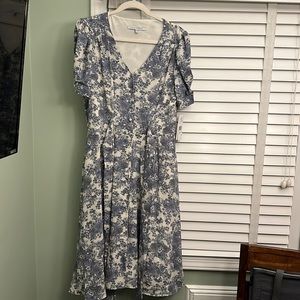 Julia Jordan front-button blue and white dress. Size 10. Built-in tie in front.